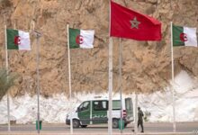 علمَا المغرب والجزائر في صورة تعبيرية عن ملف المغاربة المطرودين سنة 1975