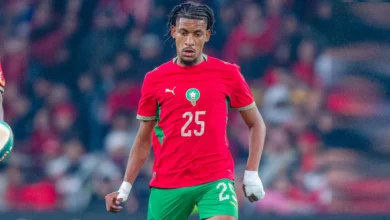 رضوان حلحال مدافع المنتخب المغربي خلال مباراة رسمية